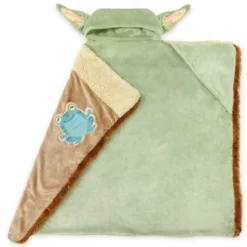 Hallmark Star Wars: The Mandalorian™ The Child™ Grogu™ Hooded Blanket 5 Hallmark Star Wars: The Mandalorian™ The Child™ Grogu™ Hooded Blanket -Hallmark Shop Star Wars The Mandalorian The Child Grogu Blanket With Hood 1BBY4743 03